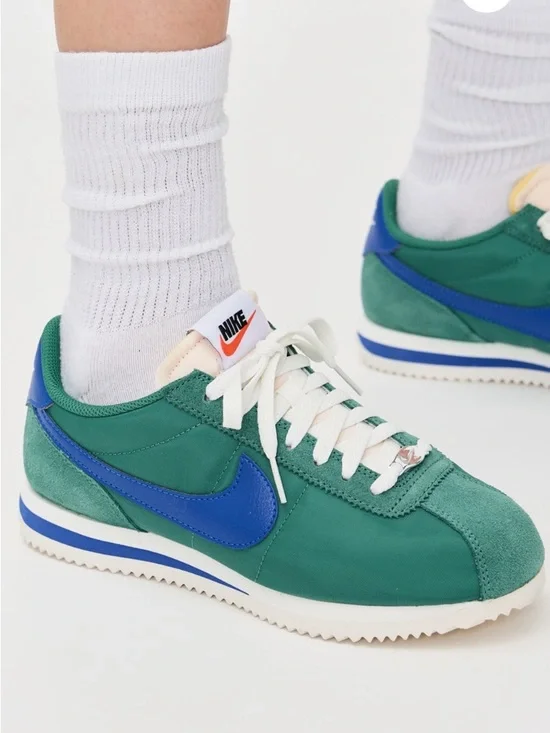 NWT Nike Cortez Evergreen/Royal size 7 - Picture 2 of 9